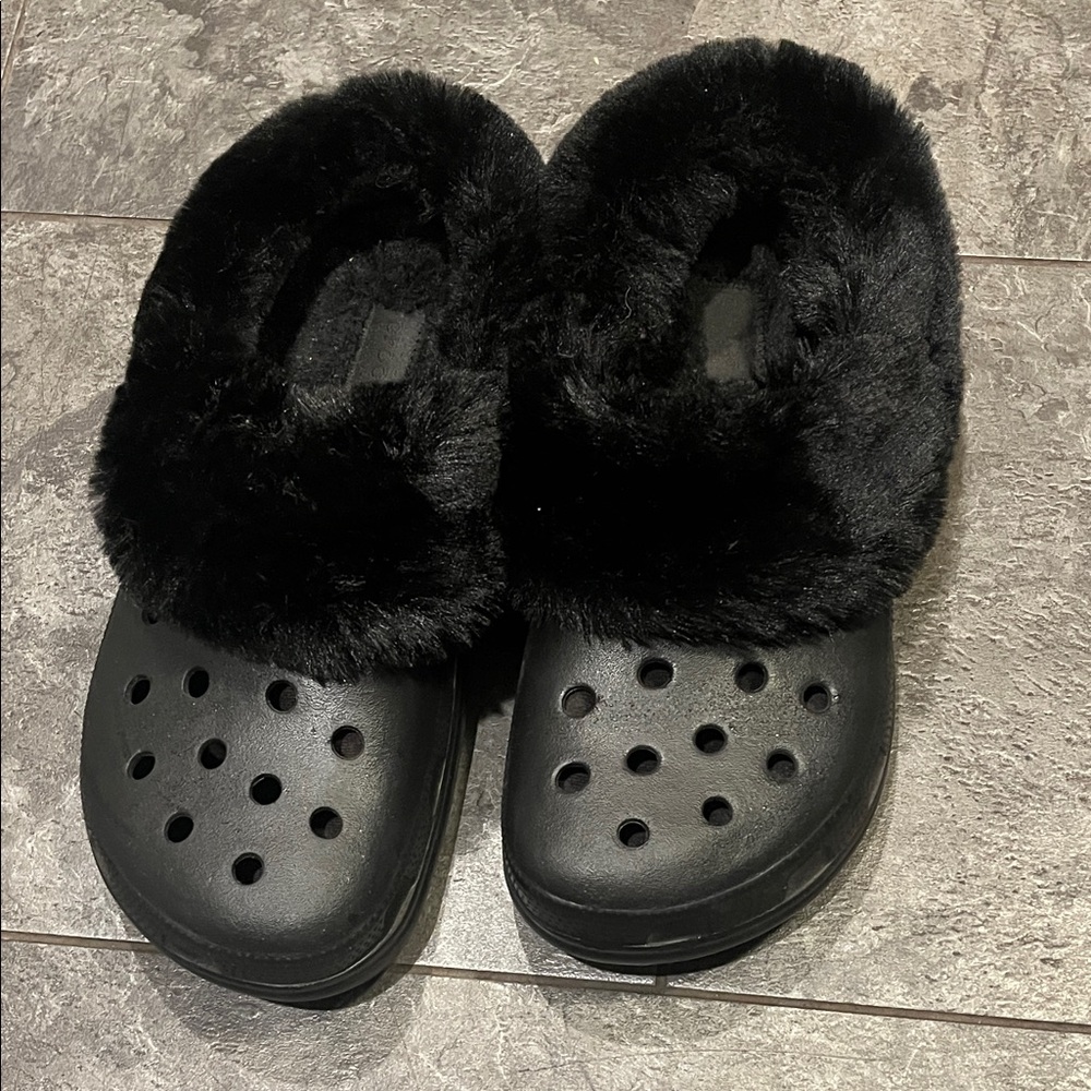 CROCS Black Furry Shoes